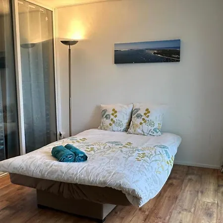 Bright Near And Center Lägenhet